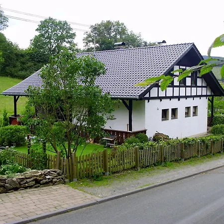 Ferienwohnung Schmallenberg 施马伦贝格